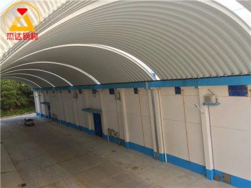 拱形屋頂使用通長(zhǎng)式PC采光帶